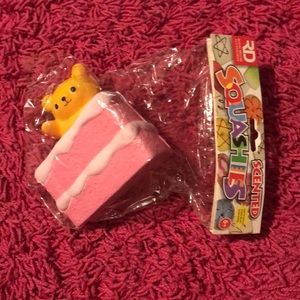 SQUISHY-Cute cake with bear on top